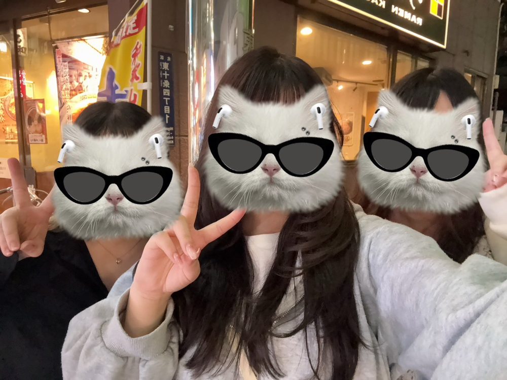 東十条の街で楽しむスタッフたち
